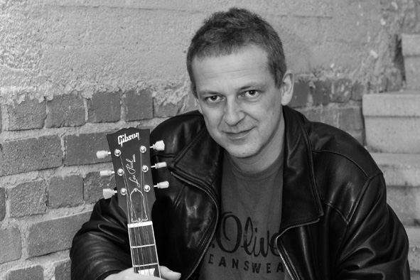 Christoph Autenrieth ist der Gitarrist von FREIFLUG